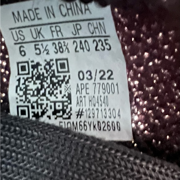 YEEZY 350 ONYX (2023) US 6 BRAND NEW 🖤 - Picture 5 of 5